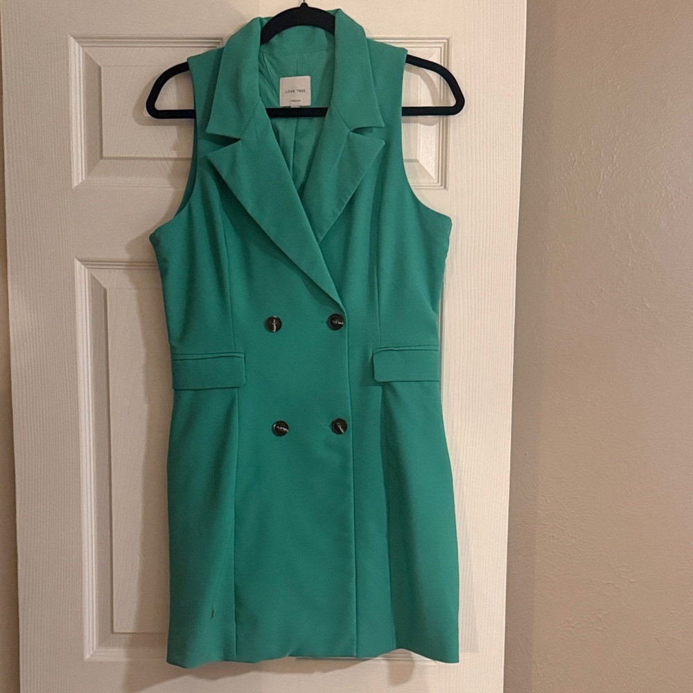 Sleeveless Double-Breasted Green Shift Dress